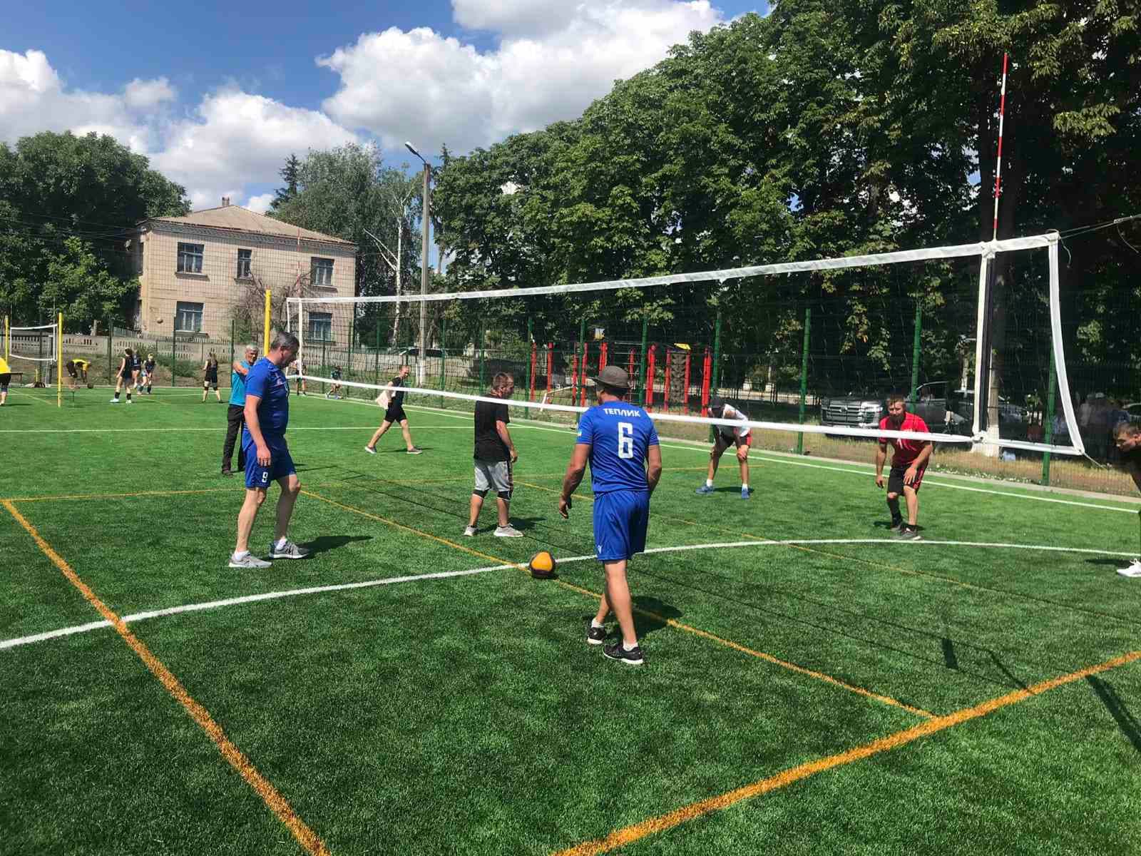 Волейбольний майданчик